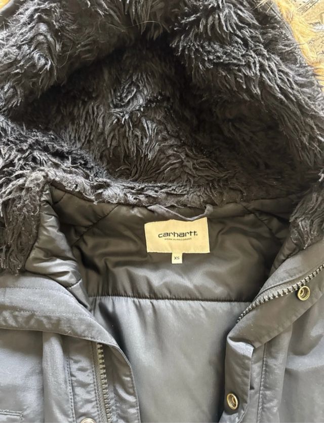 Abrigo Carhartt Negro con Capucha y Pelo