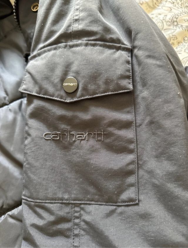 Abrigo Carhartt Negro con Capucha y Pelo