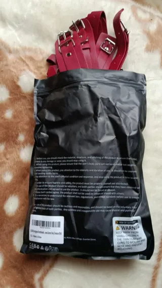 Correas de cuero rojas