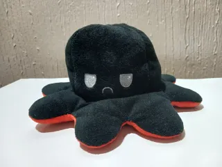 Peluche Pulpo Reversible Rojo y Negro 9cm