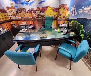 Despacho completo: escritorio y sillas