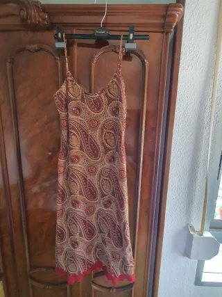 Vestido rojo,con doble forro,dibujo cachemir