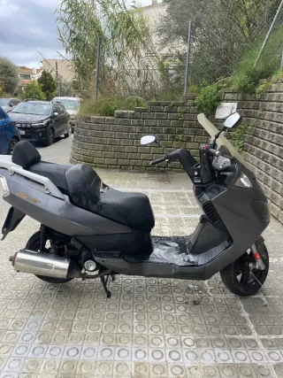 Daelim S2 125cc Maxi Scooter