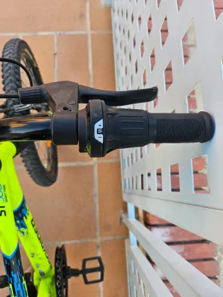 Bicicleta Rockrider Amarilla niño