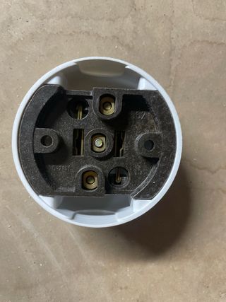 Lote 6 enchufes superficie clavijas planas.