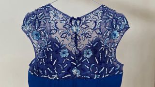 Elegante vestido de atelier, largo azul de fiesta