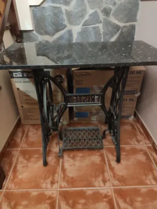 Mesa de coser antigua de mármol