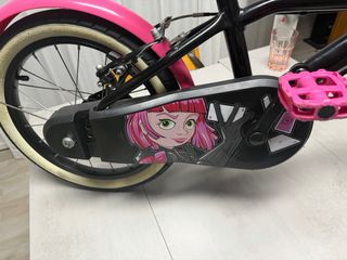 Bicicleta infantil Btwin rosa y negra 16”