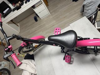 Bicicleta infantil Btwin rosa y negra 16”