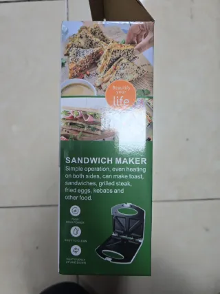 Sandwichera Eléctrica 750W