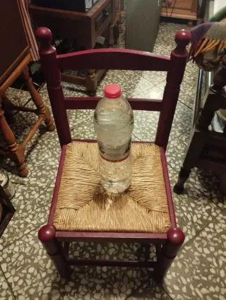 Silla infantil roja y beige