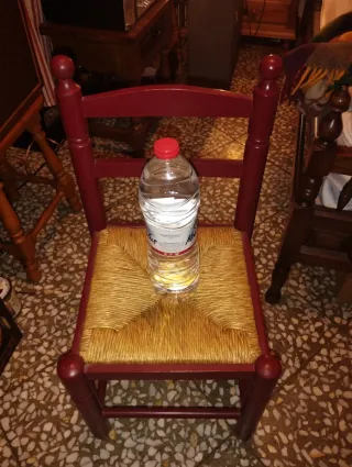 Silla infantil roja y beige