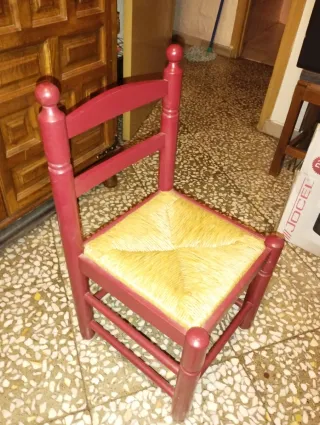 Silla infantil roja y beige