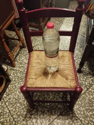 Silla infantil roja y beige