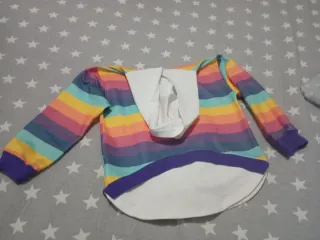 Sudadera 116cm (6-7) conejito arcoíris Muy origina