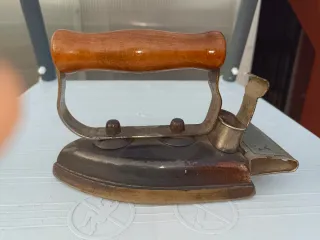 Plancha antigua de hierro