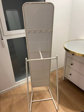 Espejo de pie blanco con colgador
