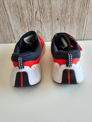 Zapatillas deporte niño Decathlon talla 33 rojas