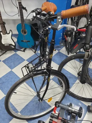 Bicicleta de paseo negra