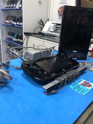 Consola Wii U Negra + Juego