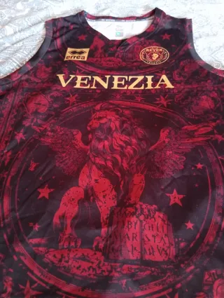 Official Reyer Venezia Basket training shirt xxl