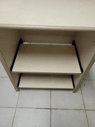 Mueble de oficina beige