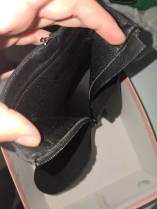 Botines negros con cremallera