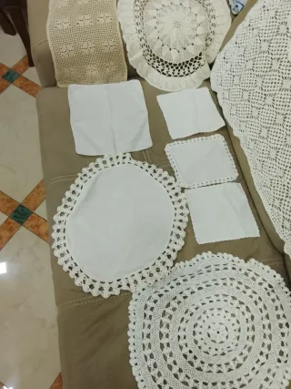 Lotti centrini e tovagliette varie misure