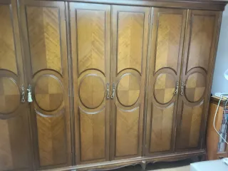 Armario grande de madera