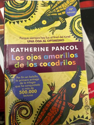 Los ojos amarillos de los cocodrilos