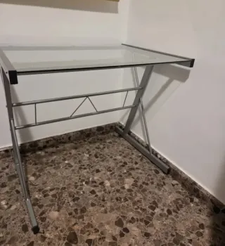 Escritorio cristal patas metálicas