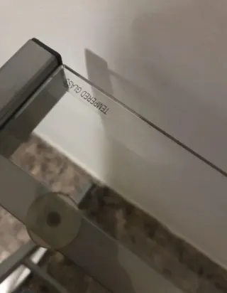 Escritorio cristal patas metálicas