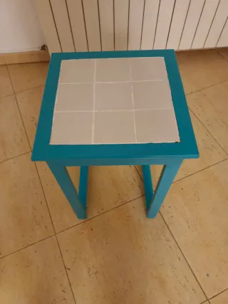 Mesita auxiliar restaurada turquesa