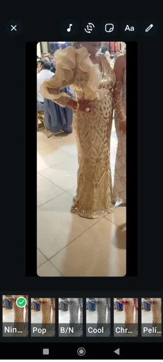 Vestido de fiesta dorado con lentejuelas