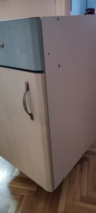 Mueble cocina patas beige y azul