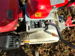 Motocultor rojo