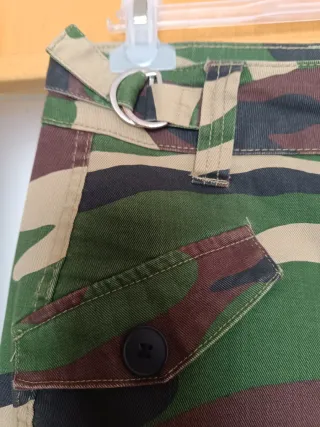 Pantalón cargo camuflaje Bershka