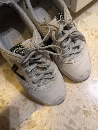 Zapatillas Munich Beige y Negro