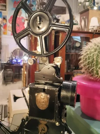 Proyector Cine Antiguo Negro y Dorado