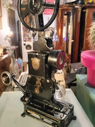 Proyector Cine Antiguo Negro y Dorado