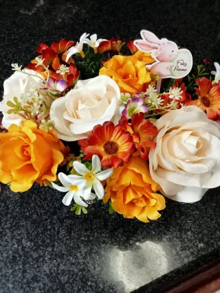 Malinha com flores artificiais