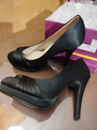 Zapatos Dania Tacón Talla 35 Negros