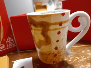 Tazza in porcellana decorata