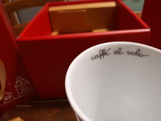 Tazza in porcellana decorata