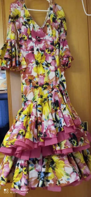 Lote 3 vestidos y 1 falda flamenca