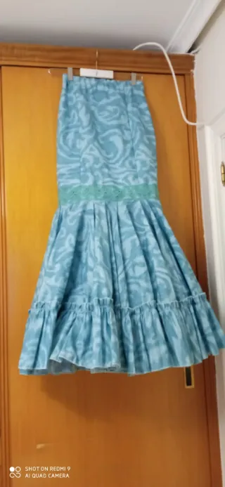 Lote 3 vestidos y 1 falda flamenca