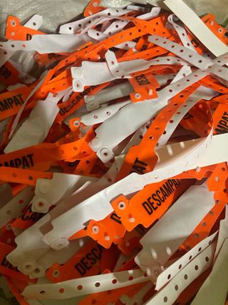 Pulseras de plástico para eventos.