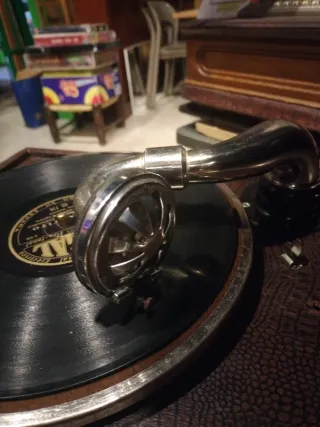 Gramola Portátil Antigua