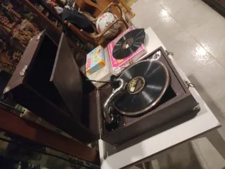 Gramola Portátil Antigua