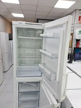 ◇Nevera marca Siemens combi◇